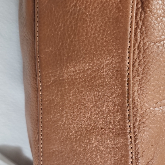 Michael Kors Bedford Tan Leather Hobo Bag With Gold Accents - Picture 9 of 10